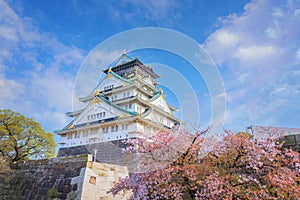 Osaka Castle dates back to 1583, it\'s one of Osaka\'s most popular hanami spots during the cherry
