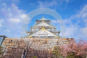 Osaka Castle in Osaka, Japan. It\'s one of Osaka\'s most popular hanami spots during the cherry blossom season