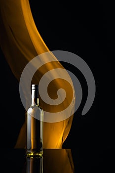 Ãâottle of white wine on a black reflective background