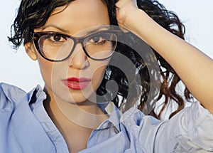 Oung woman wearing eye glasses