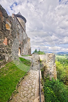 Mimo vnútornej úrovne opevnenia hradu Stará Ľubovňa