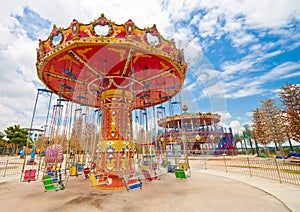 Outdoor amusement park spinner