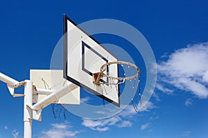 Outdoor basketball hoop