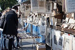 Outdoor bookseller box