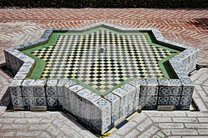 Outdoor Checkerboard Pattern Fountain Pool With Tile Star Design