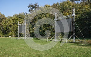 Outdoor electronic screens for projections