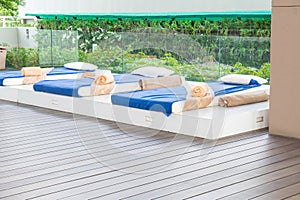 outdoor massage bed