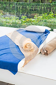 outdoor massage bed