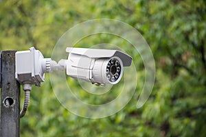 Outdoor security camera to keep thieves away