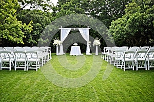 Outdoor Wedding Magic: Simplicity and Minimalism in the Backyard