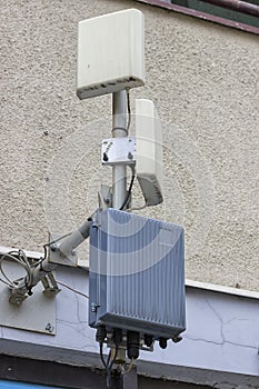 Outdoor wireless directional antennas on pole