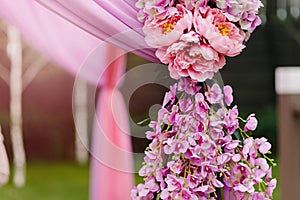 Outdoors wedding decoration with orhid bouquets