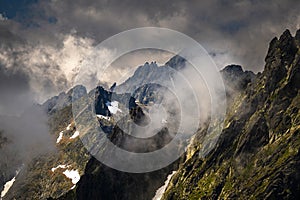 Výnimočná horská krajina Vysokých Tatier. Pohľad z Lomnického priesmyku