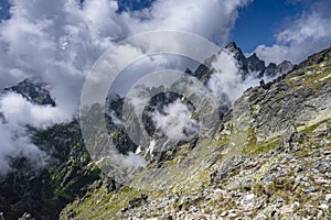 Výnimočná horská krajina Vysokých Tatier. Pohľad z Lomnického priesmyku