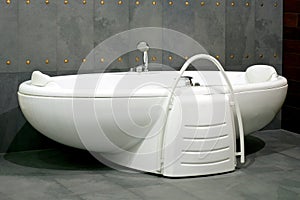 Oval bathtub