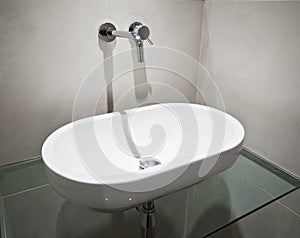 Oval hand wash basin