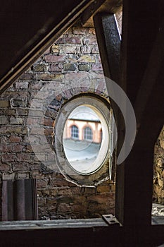 Oval open window