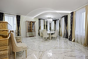 Oval room, curtains on the windows, chandelier, table