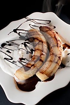 Oven Bananas with chocolate and whipped cream