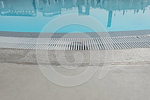 Overflow grilles for swimming pools. Tap water at the edge of the bowl. System. Sections. Hygiene