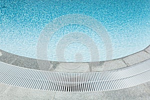 Overflow grilles for swimming pools. Tap water at the edge of the bowl. System. Sections. Hygiene