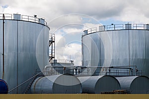 Overground thermal insulated cylindrical bitumen storage tanks.
