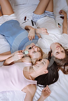 overhead view of multiethnic girls lying on bed