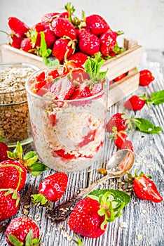 Overnight oatmeal with strawberry