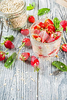 Overnight oatmeal with strawberry