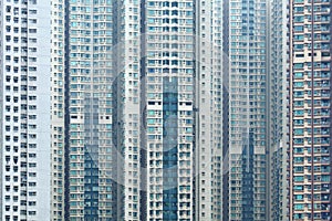 Overpopulated building in city