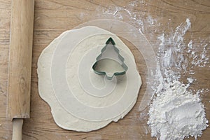 Overview of dough, flour, and rolling pin