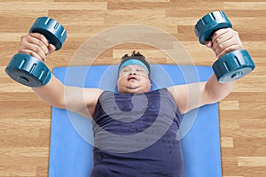 Overweight man exercising to lose weight