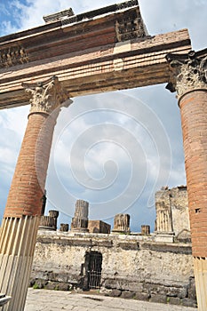 Owing to its wealth and its Greek, Etruscan and Roman history, Pompeii is of great interest for the study of Ancient Roman