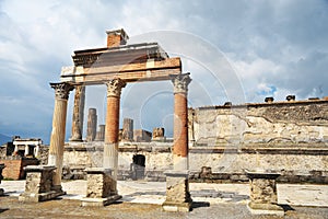 Owing to its wealth and its Greek, Etruscan and Roman history, Pompeii is of great interest for the study of Ancient Roman