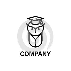 Owl in graduation cap on linear icon. Education. Thin line illustration. School. Emblem of wisdom and knowledge. Contour symbol.