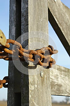 Oxid chains on the field