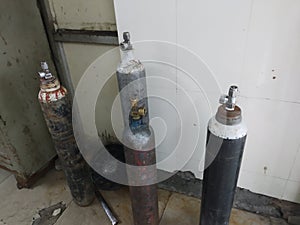 oxygen cylinders having white shoulder