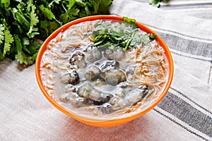 Oyster vermicelli is a delicious food in Taiwan. It is made with oysters and thin noodles