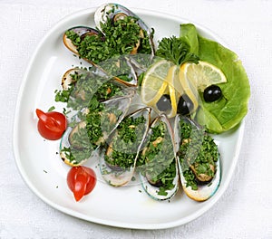 Oysters with lemon and tomatoes
