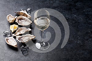 Oysters with lemon and white wine