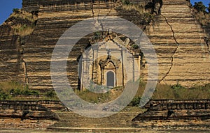 Pa Hto Daw Gyi Pagoda, Mingun,Myanmar photo