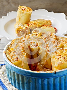 Paccheri gratin baked.