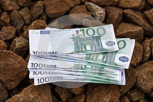 a pack of money lying on the road out of gravel