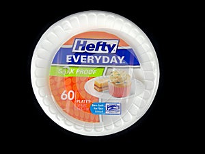 Package of Hefty Everyday Soak Proof Plates