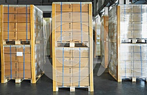Packaging Boxes Stacked Wrapped Plastic Film with L-shape Pallet Corrugated Paper Cardboard Angle Corner Edge Protector.