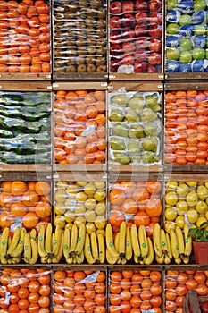 Packed fruits organized in crates
