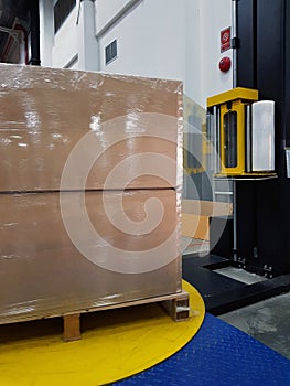 Packing accessories at workplace of industry,Semi-Automatic Stretch Wrap Machines,Wrap Machines are Best for Pallet Wrapping Jobs.