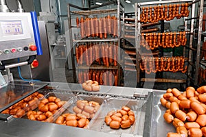 Packing sausages on a production line