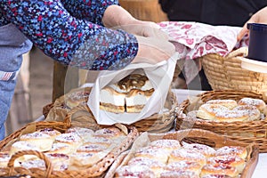 packing tasty foamy cakes