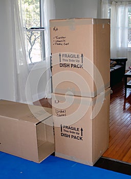 Packing up a home in boxes to move cross country